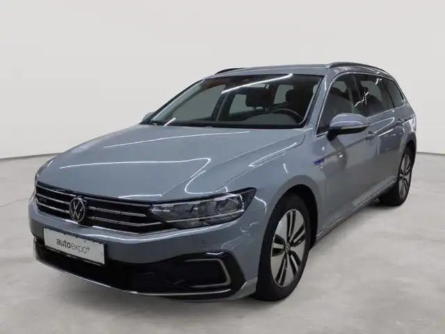 Volkswagen Passat view 2