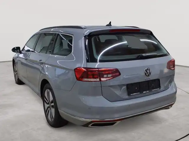 Volkswagen Passat view 5