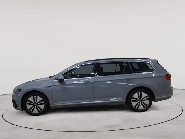 Volkswagen Passat view 6
