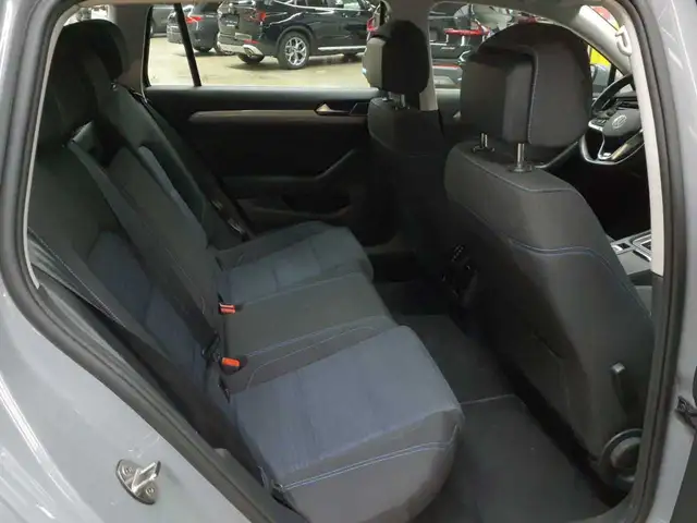 Volkswagen Passat view 14