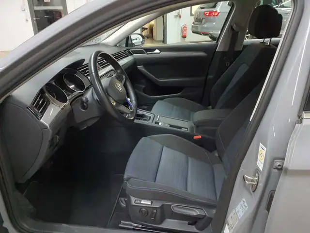 Volkswagen Passat view 7