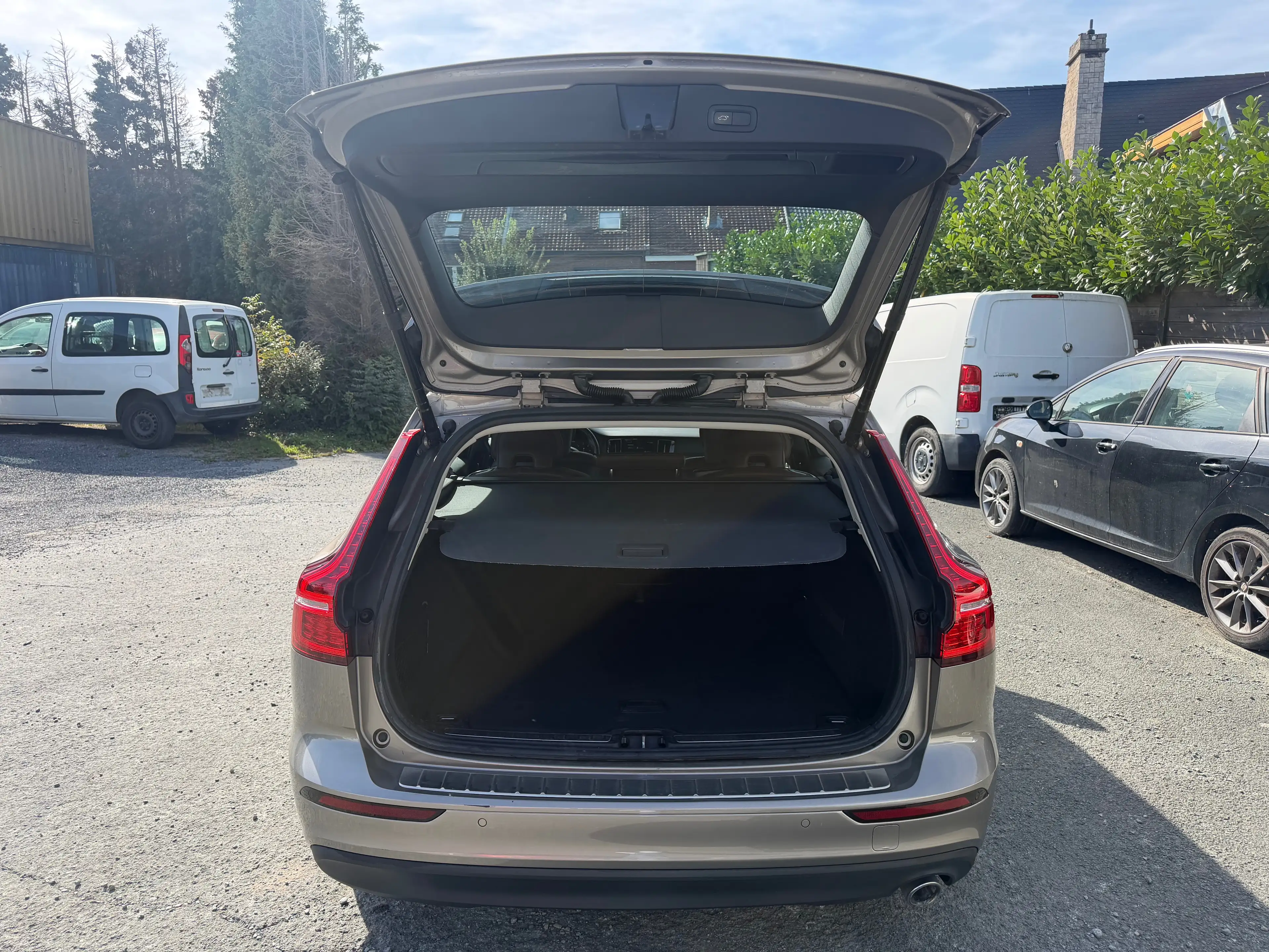 Volvo V60 V60 2.0 D3 R-Design Geartronic — photo 7