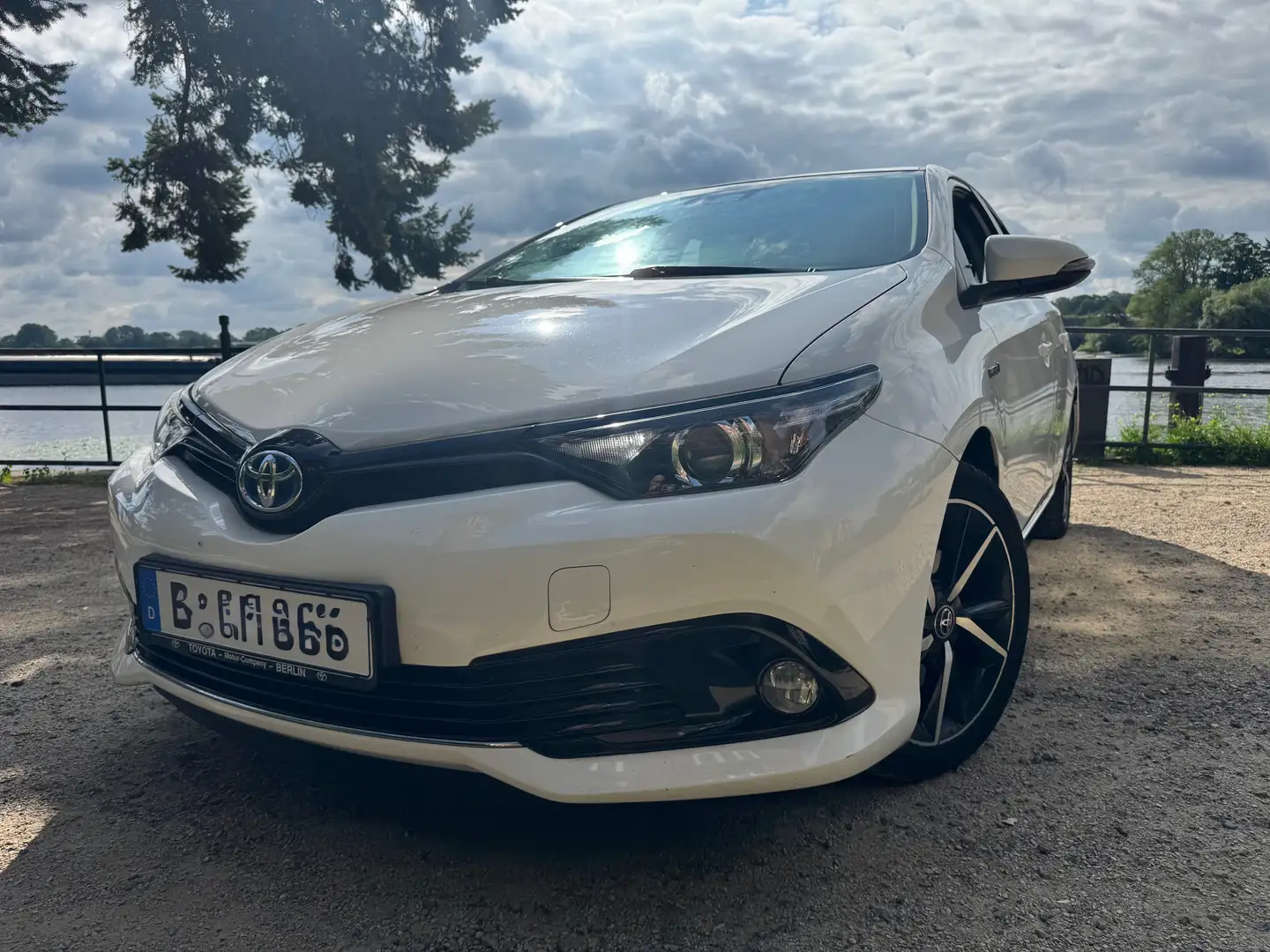 Toyota Auris Auris Hybrid 1.8 VVT-i Hybrid Automatik Team Deuts Weiß - 2
