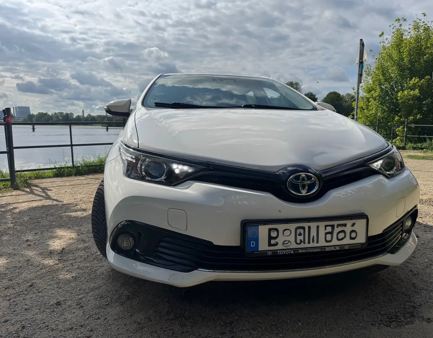 Toyota Auris Auris Hybrid 1.8 VVT-i Hybrid Automatik Team Deuts Weiß - 1