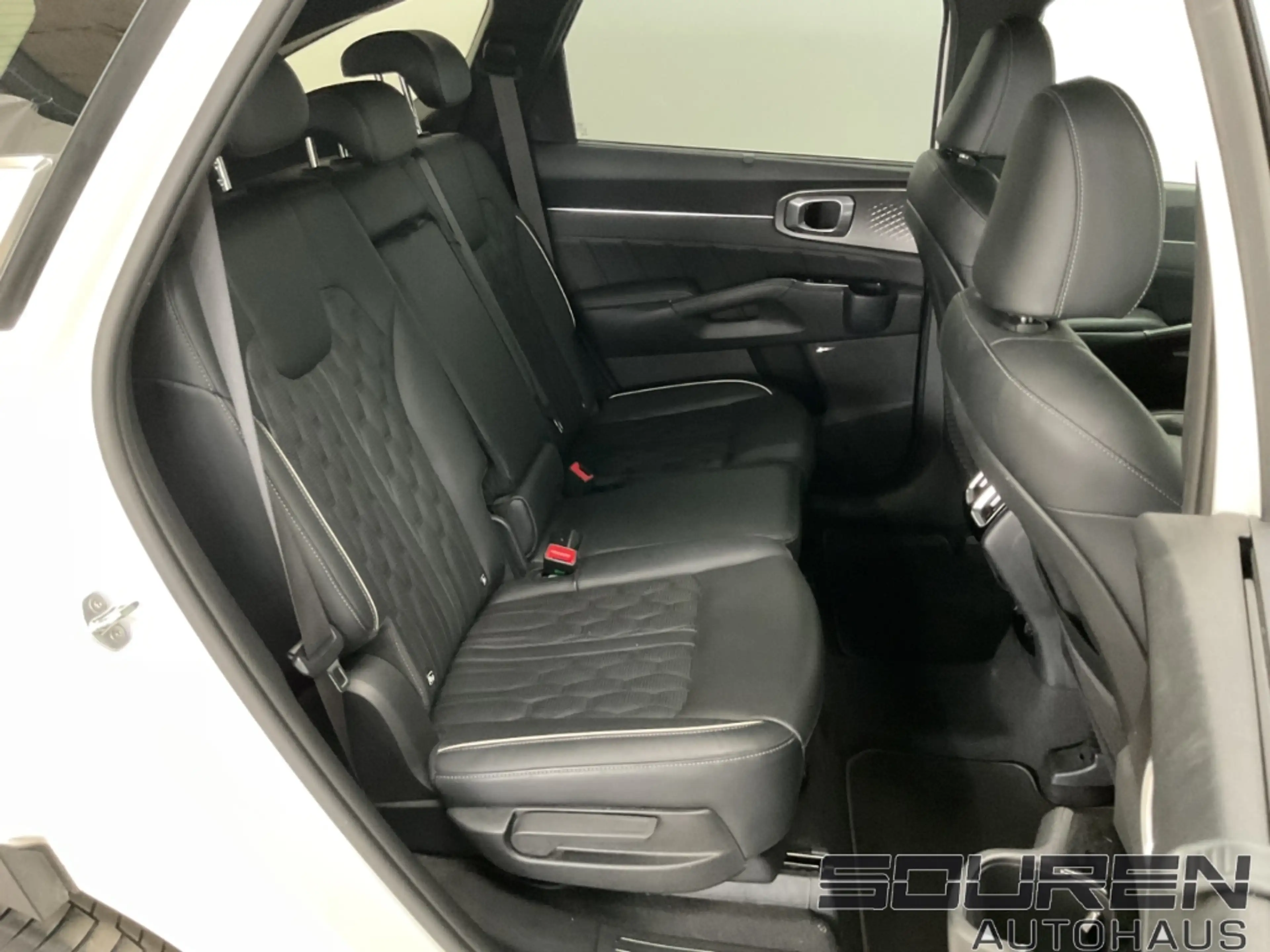 Kia Sorento 2.2D AWD DCT8 PLATINUM AHK Panoramadach — photo 10