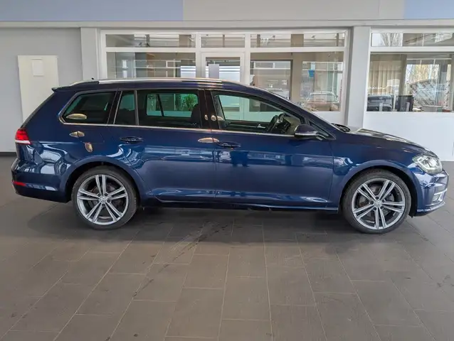 Volkswagen Golf view 2