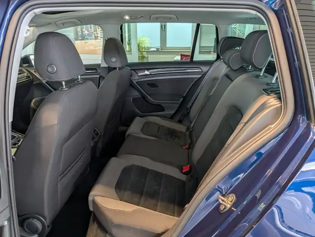 Volkswagen Golf view 11