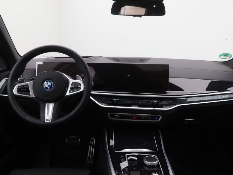 BMW X5 xDrive50e — photo 12