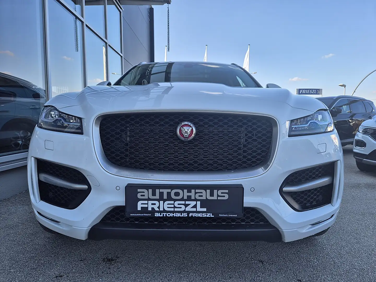Jaguar F-Pace 20d AWD R-Sport Aut. Weiß - 2