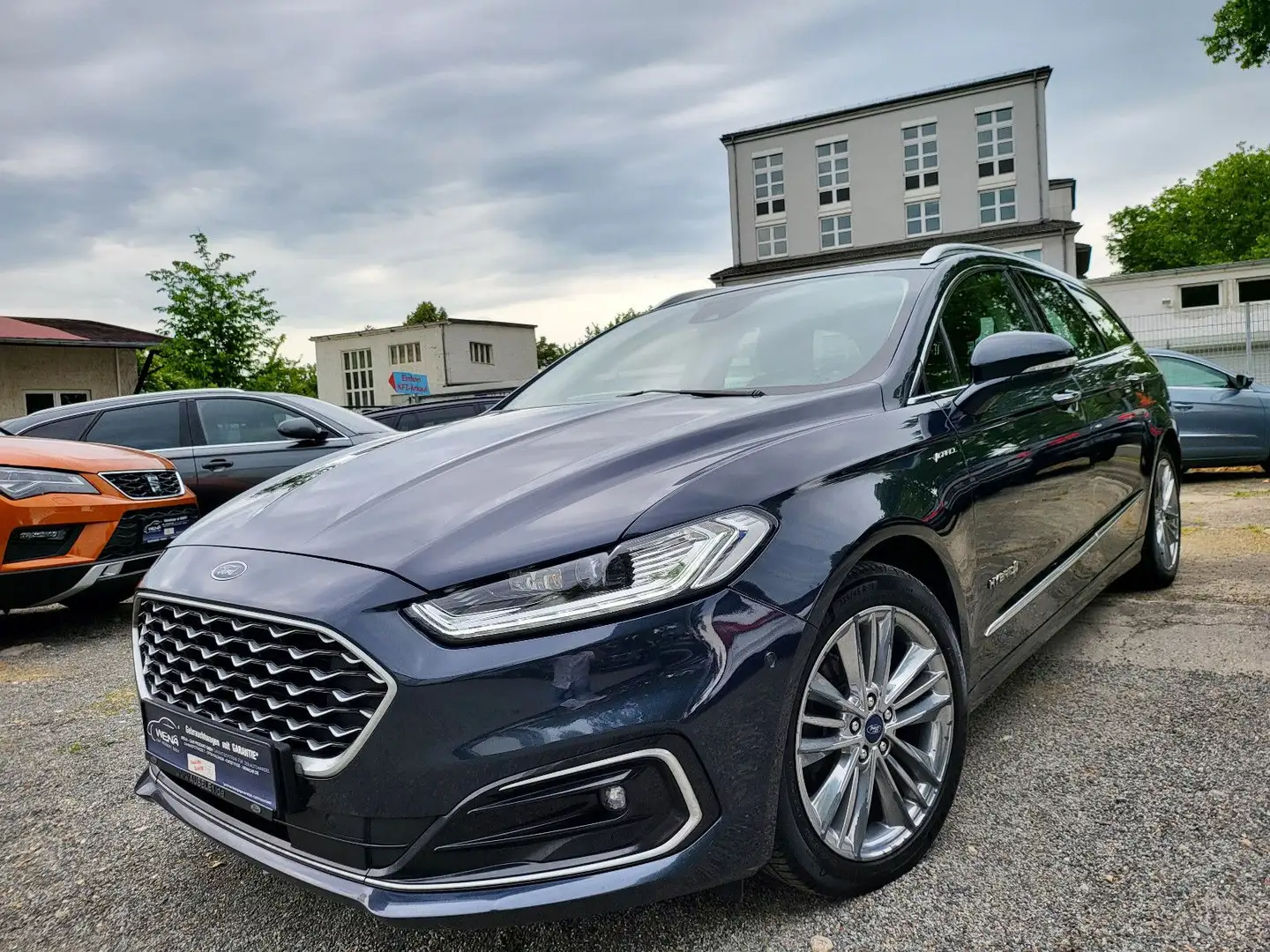 Ford Mondeo Turnier Hybrid Vignale Blau - 1