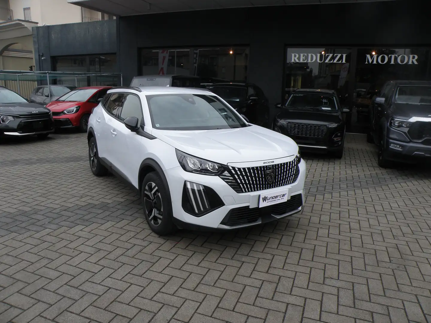 Peugeot 2008 2008 Pure Tech 130 S&S EAT8 Allure Weiß - 2