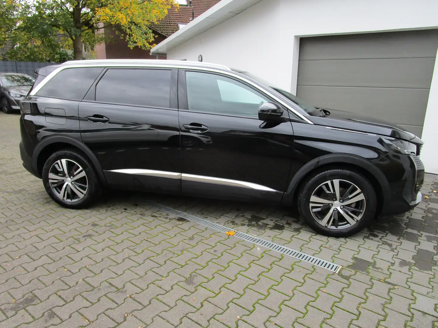 Peugeot 5008 Allure Pack*7 Sitze*LED*NAVI* Schwarz - 2