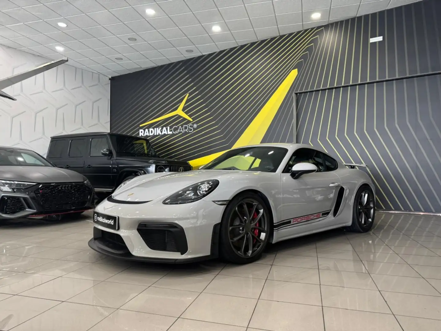 Porsche Cayman GT4 Grau - 1