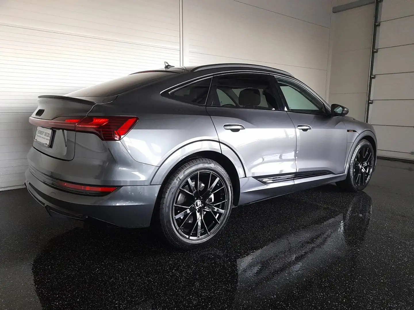 Audi e-tron SB 50 quattro S-LINE BLACK EDITION *NP € 90.181... Grau - 2