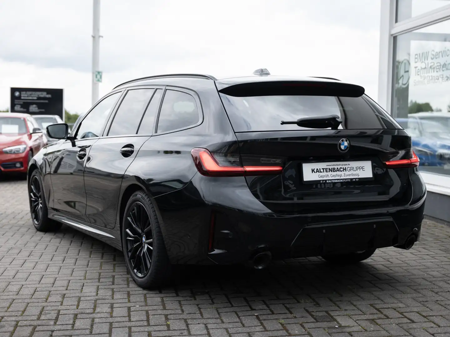 BMW 320 d Touring xDrive M-Sport AHK HUD LED ACC Noir - 2