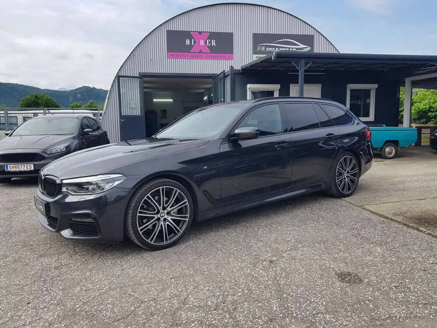 BMW 520 d xDrive M Sport Touring / LED  / AHV / 20'' M Grau - 2