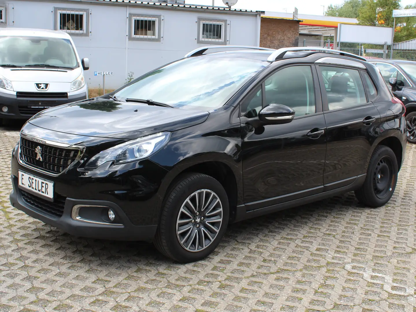 Peugeot 2008 Peugeot 2008 Active*1.HAND*EURO6d-TEMP*KLIMA* Schwarz - 1