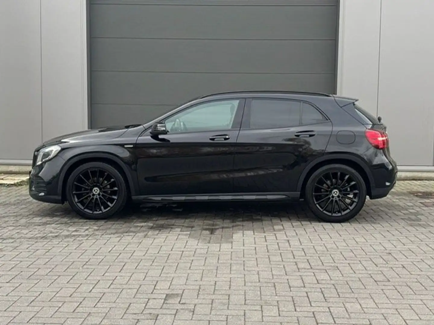 Mercedes-Benz GLA 180 GLA 180 7G-DCT AMG Line Noir - 2