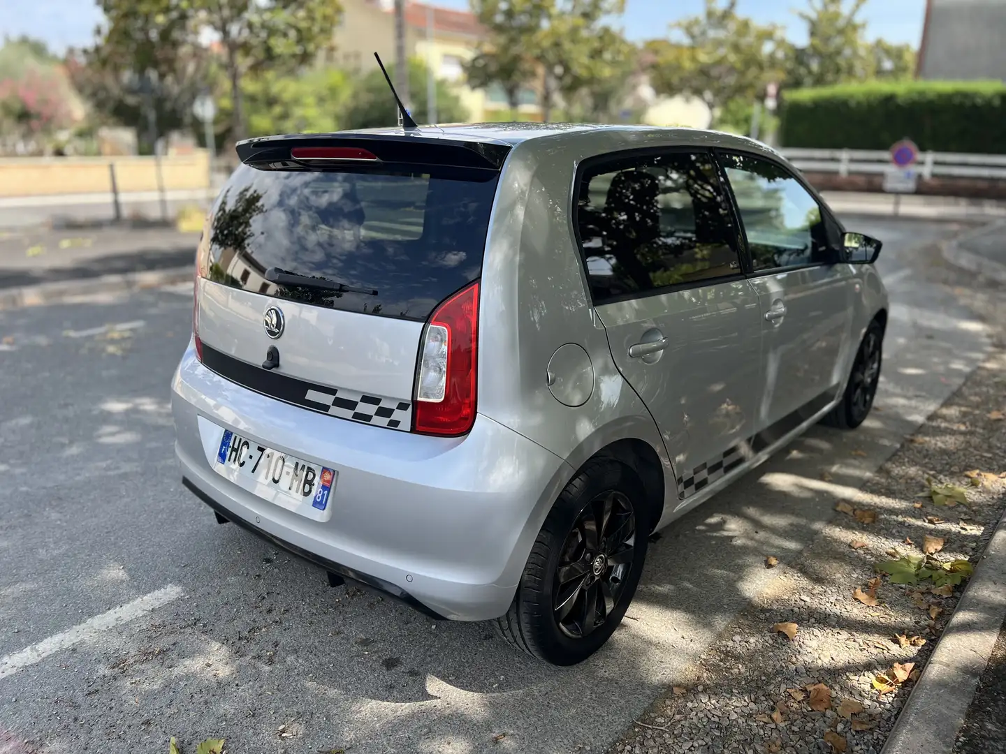 Skoda Citigo 1.0 12v MPI 75 ch Monte Carlo Clim GPS RADAR DE RECUL Argent - 2