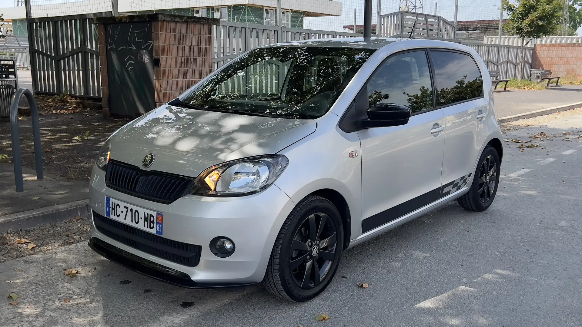 Skoda Citigo 1.0 12v MPI 75 ch Monte Carlo Clim GPS RADAR DE RECUL Argent - 1