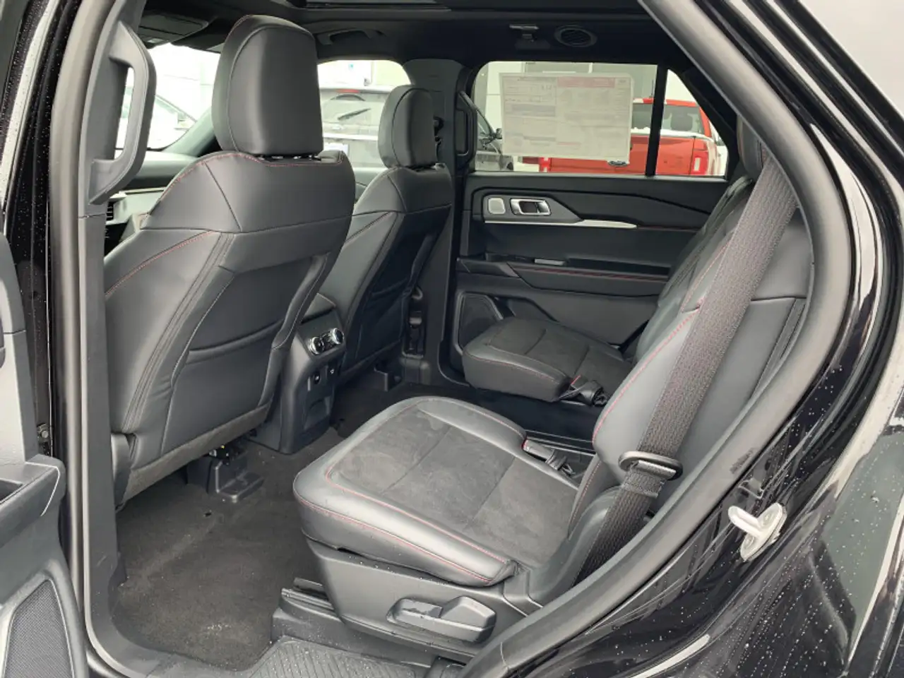 Ford Explorer снимка Ford Explorer