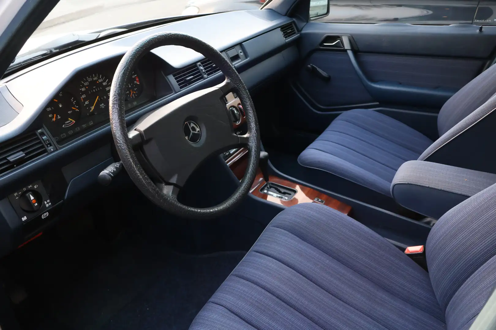 Mercedes-Benz 500 200-500 (W124) 260 E l 6 Cilinder l Nederlandse Au Blanc - 2