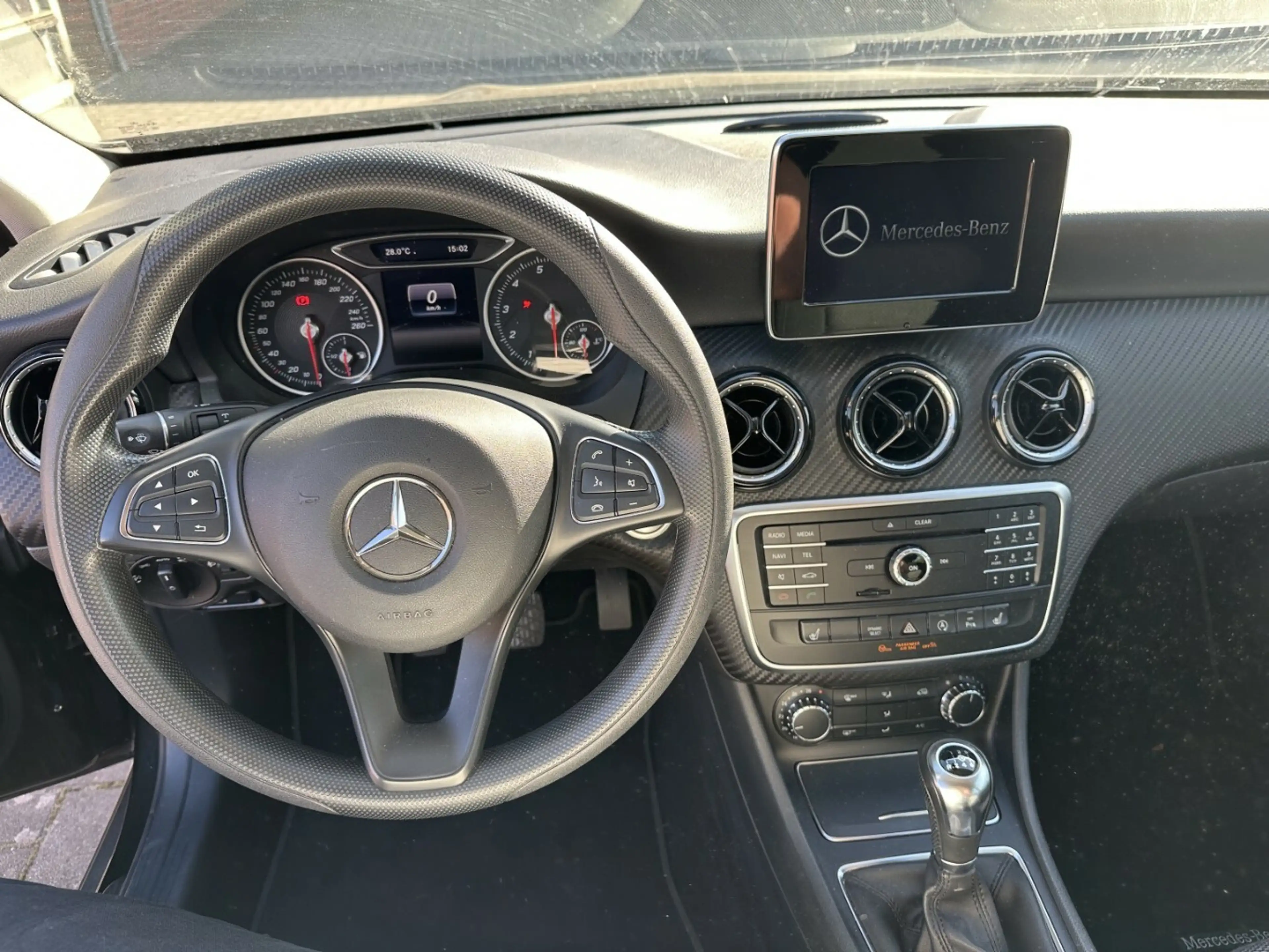 Mercedes-Benz GLA 180 +Navi+Sitzheizung+ — photo 10