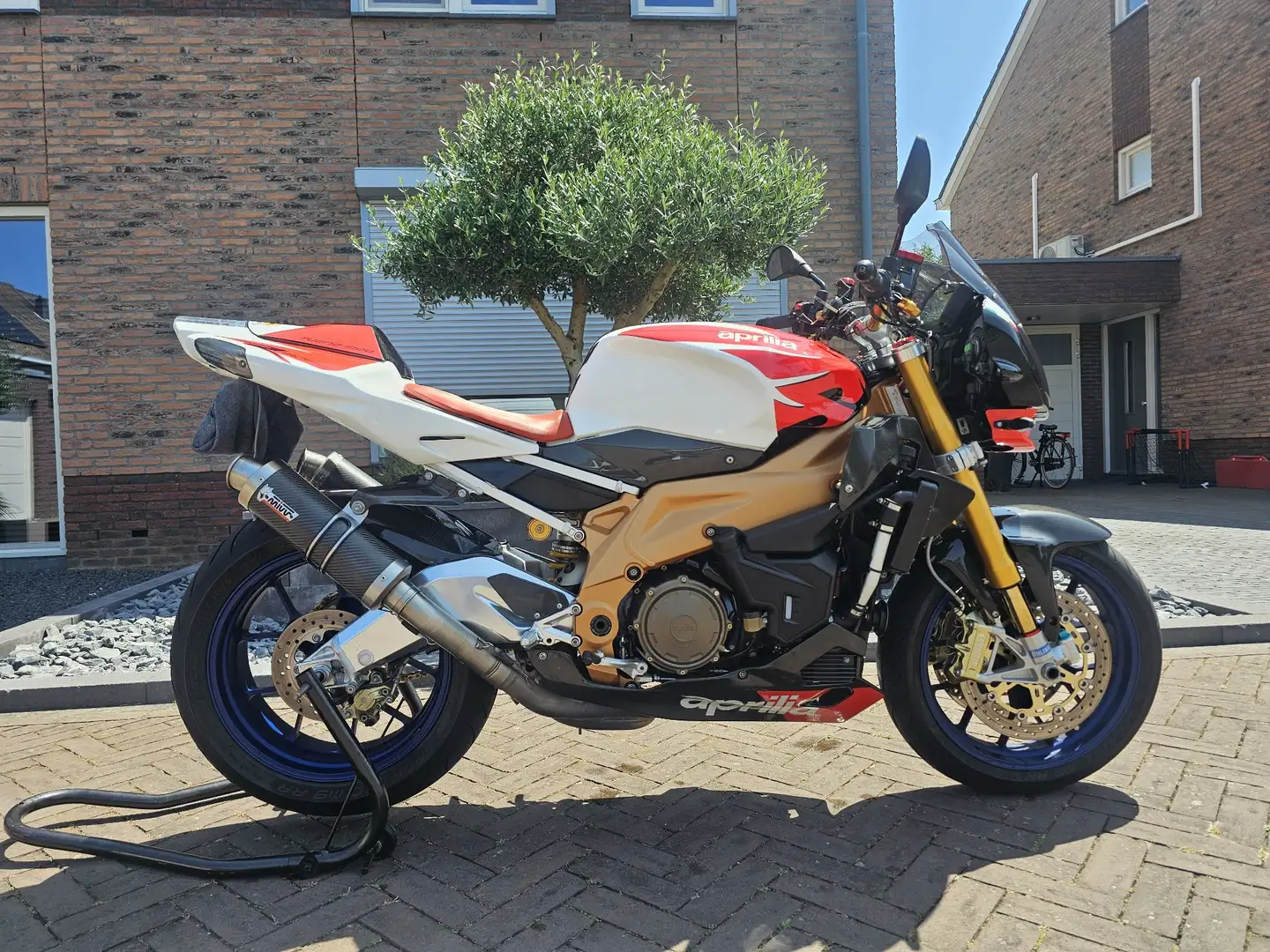 Aprilia Tuono Factory Wit - 1