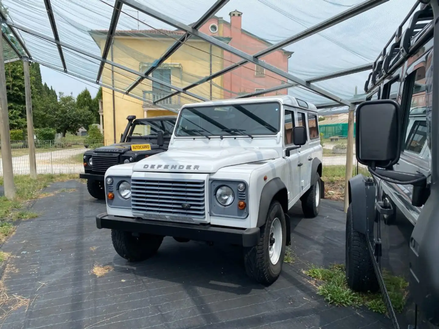 Land Rover Defender 110 2.2 TD4 Station Wagon N1 Bianco - 1