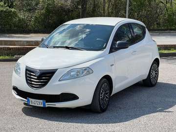 Ypsilon III 2011 1.2 8v S MomoDesign s