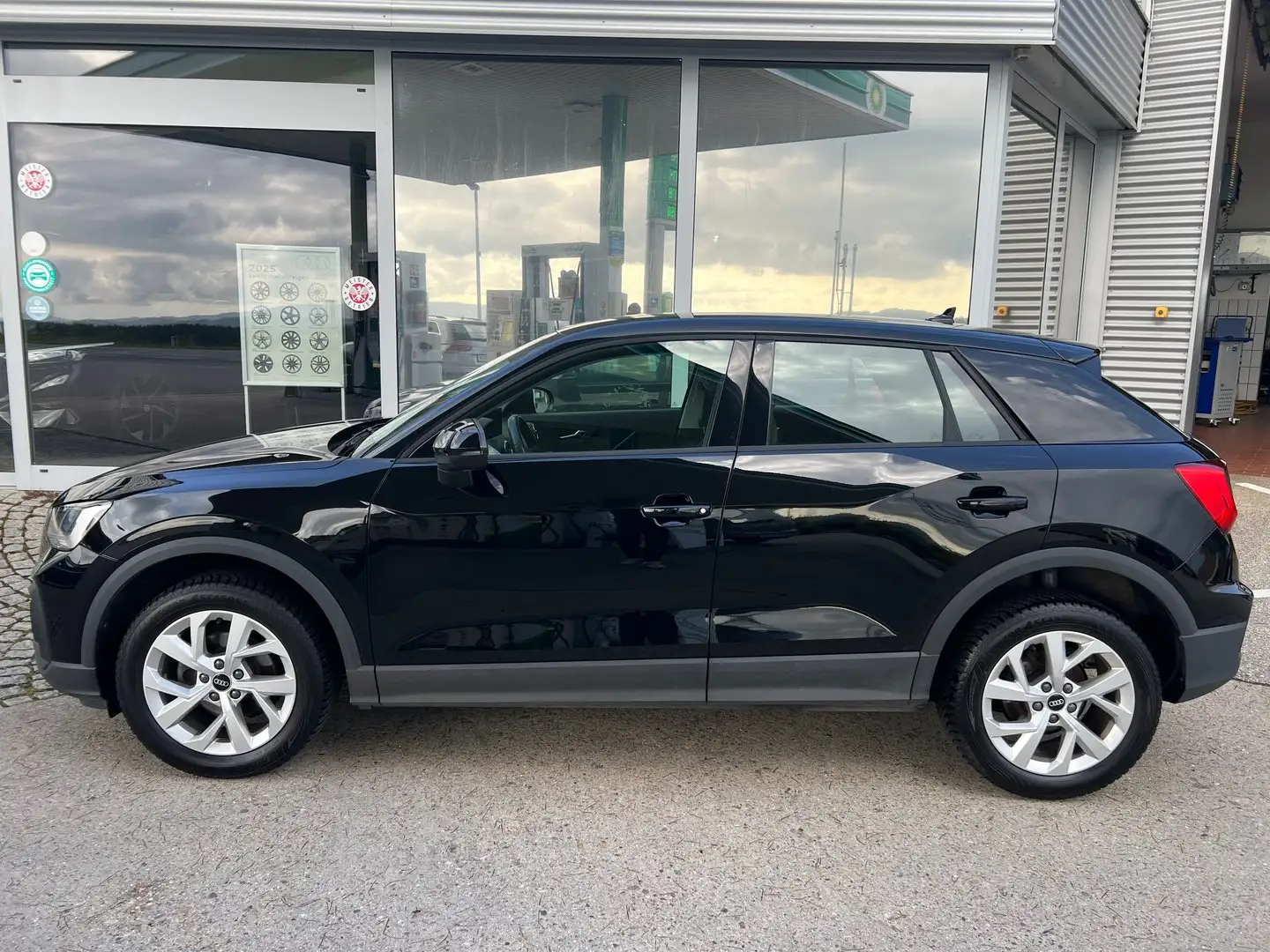 Audi Q2 30 TFSI Noir - 2