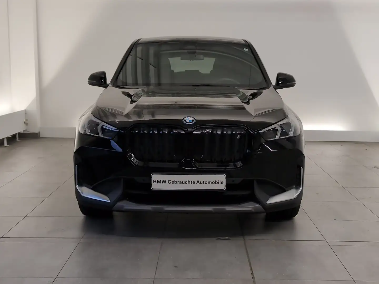 BMW iX1 xDrive30 DAB/SHZ/HiFi Schwarz - 2