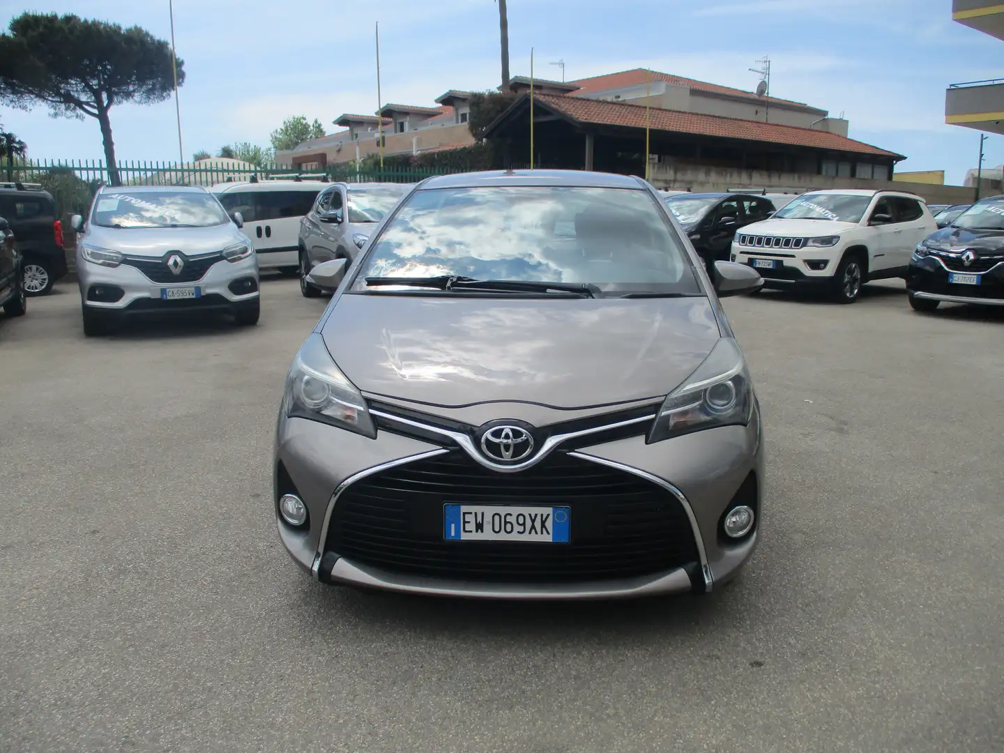 Toyota Yaris YARIS 1.4 D4D 90CV E5 LOUNGE 5P KM CERTIFICATI Gris - 2