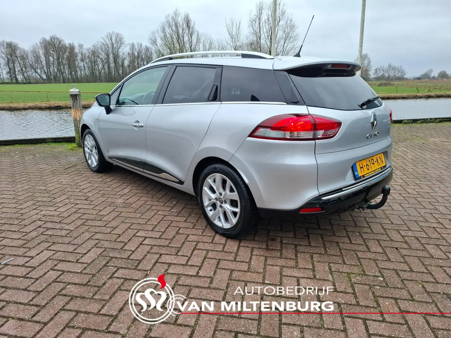 Renault Clio Estate 0.9 TCe Limited Airco Trekhaak PDC Cruise Grau - 2