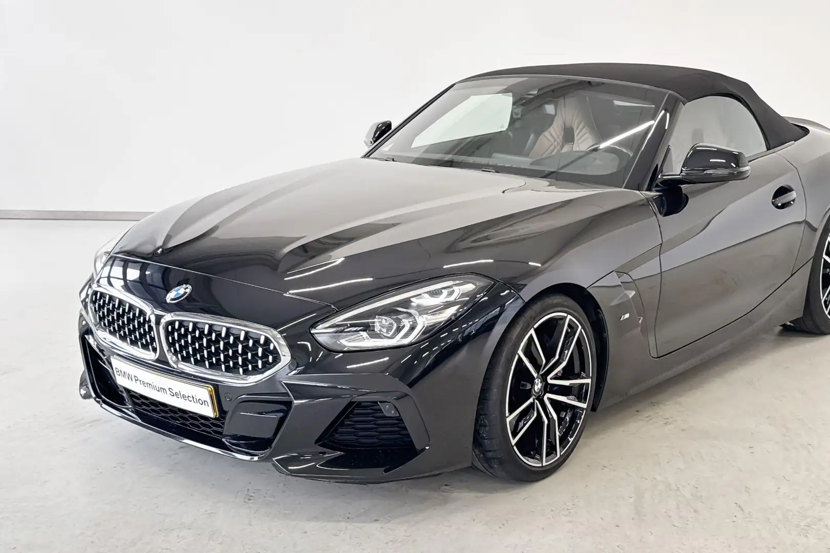 BMW Z4 sDrive30i High Executive M Sport Plus Pakket Aut. Zwart - 2