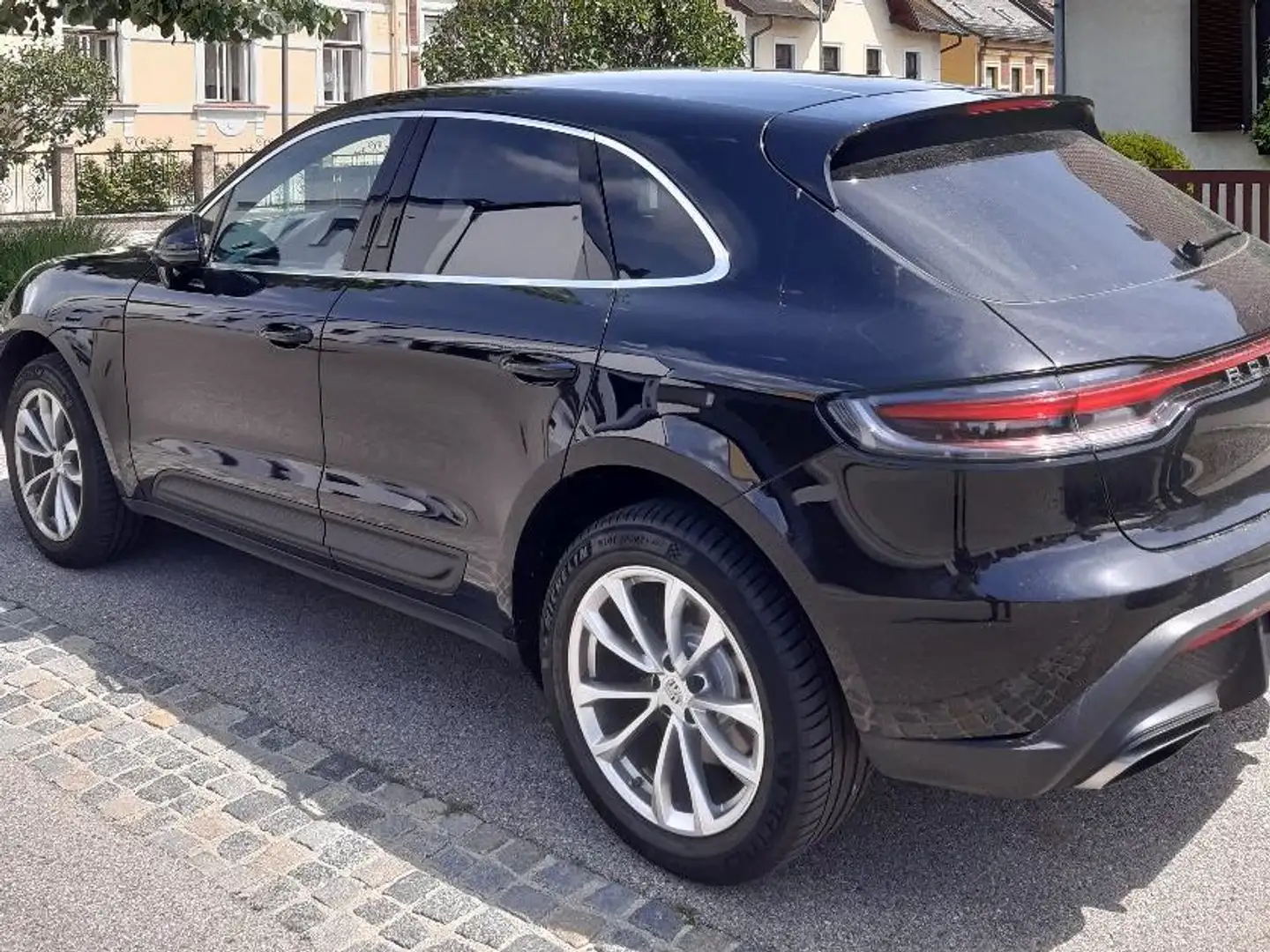 Porsche Macan Schwarz - 1
