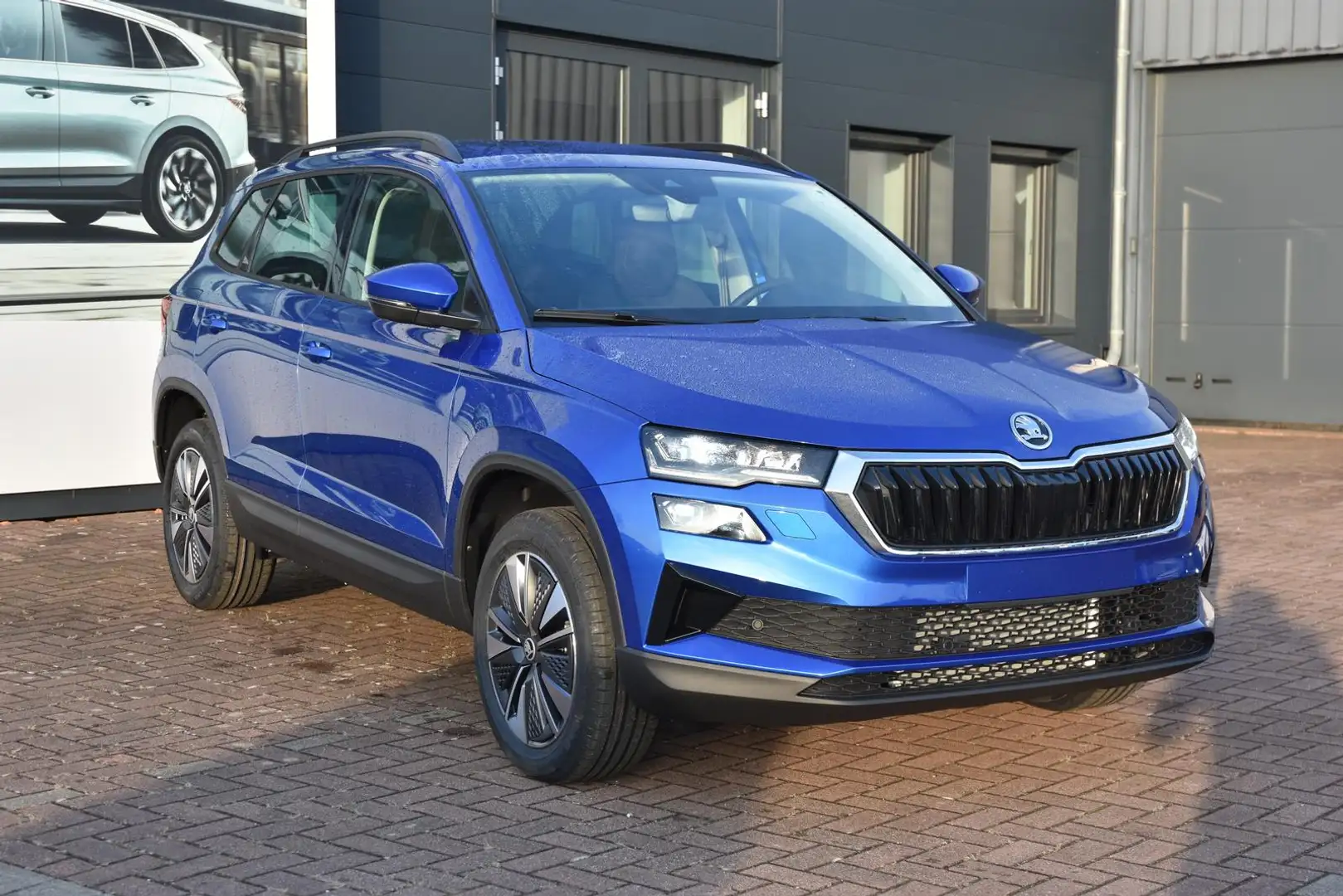 Skoda Karoq 1.5 TSI DSG Balance*Navi*Matrix*Gar.*uvm.* Blau - 1