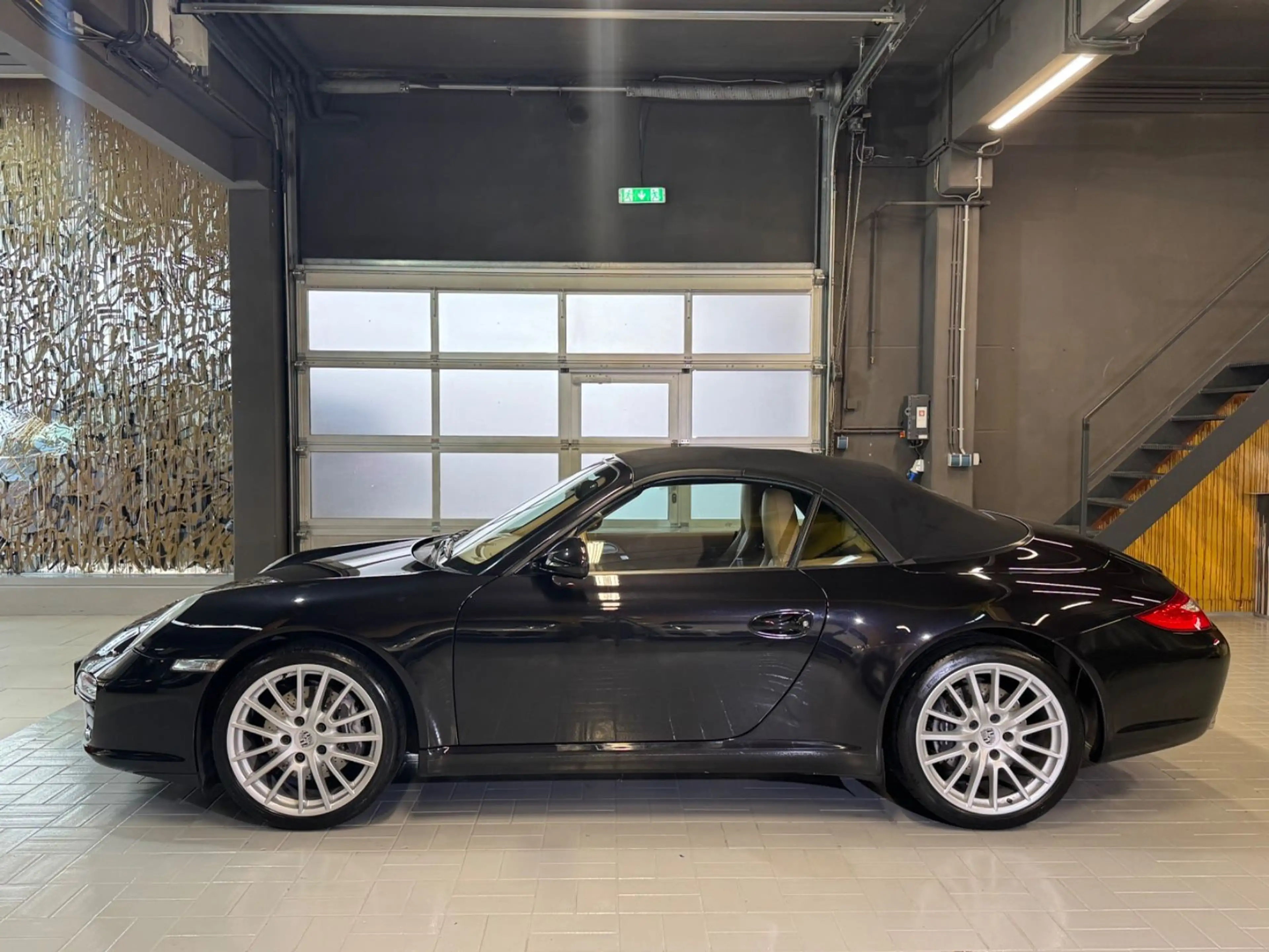 Porsche 911 Carrera Cabrio Aut. NAVI~XENON~LEDER~SHZ — photo 4