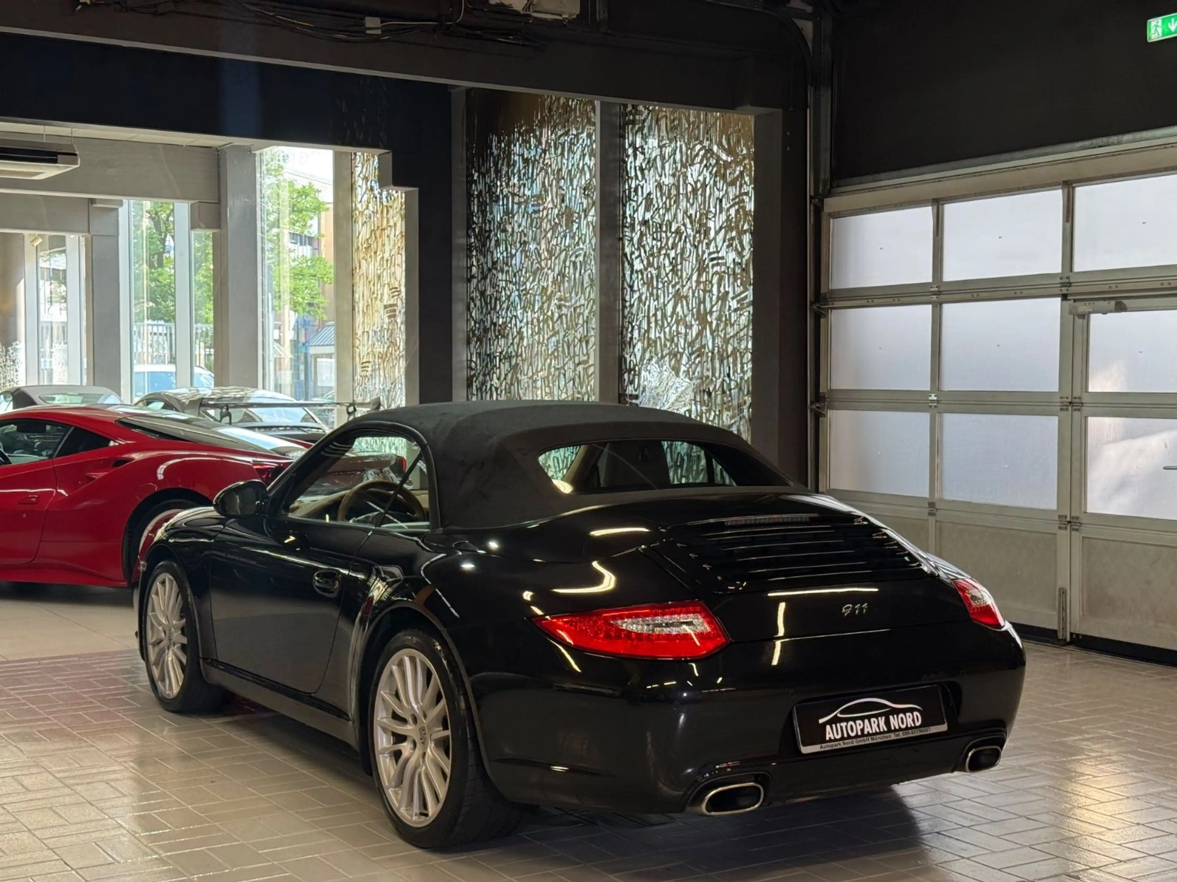 Porsche 911 Carrera Cabrio Aut. NAVI~XENON~LEDER~SHZ — photo 5