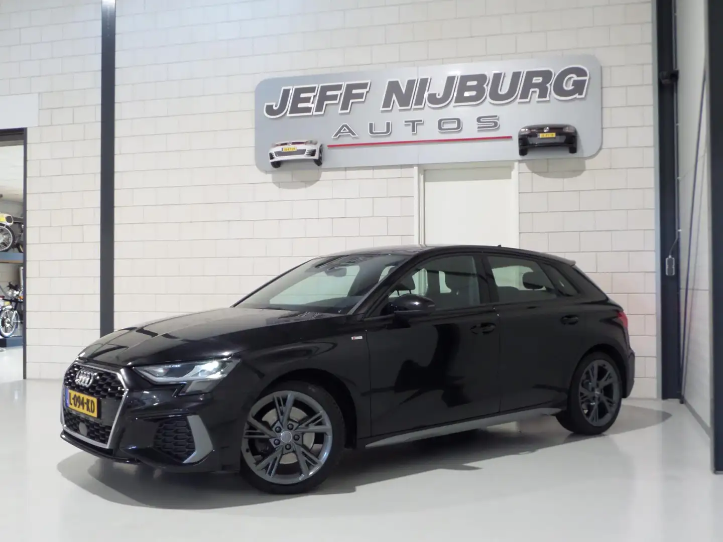 Audi A3 Sportback 35 TFSI 150PK S-Line edition "Automaat" Noir - 2