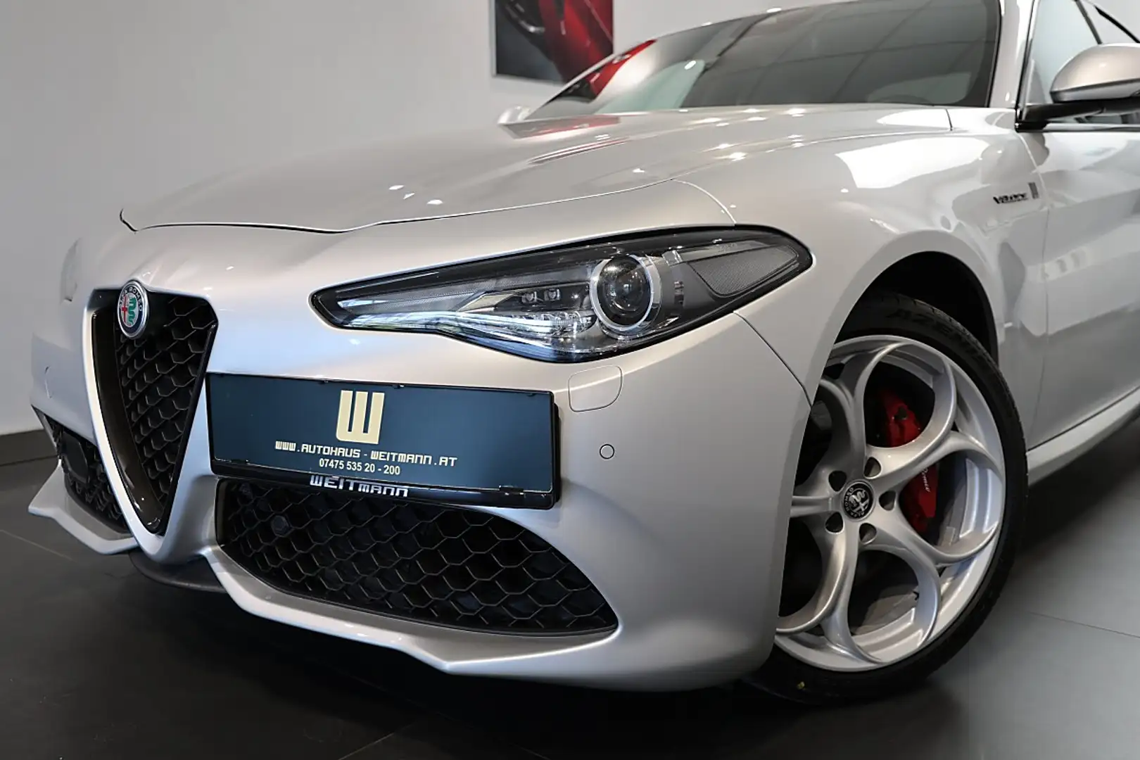 Alfa Romeo Giulia Ti + Veloce Paket 2,0 280 AT8 Q4 Silber - 2