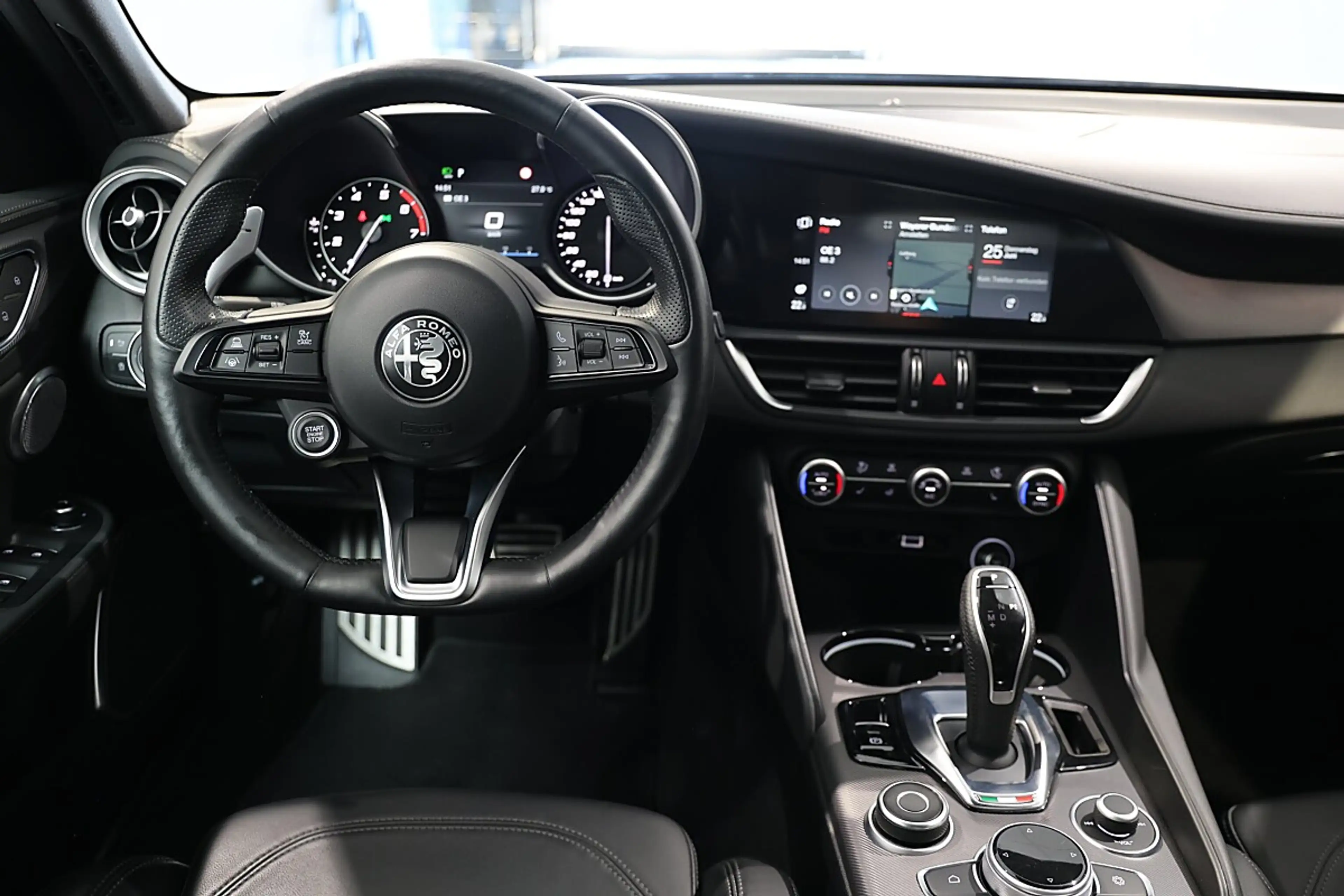 Alfa Romeo Giulia Ti + Veloce Paket 2,0 280 AT8 Q4 — photo 15