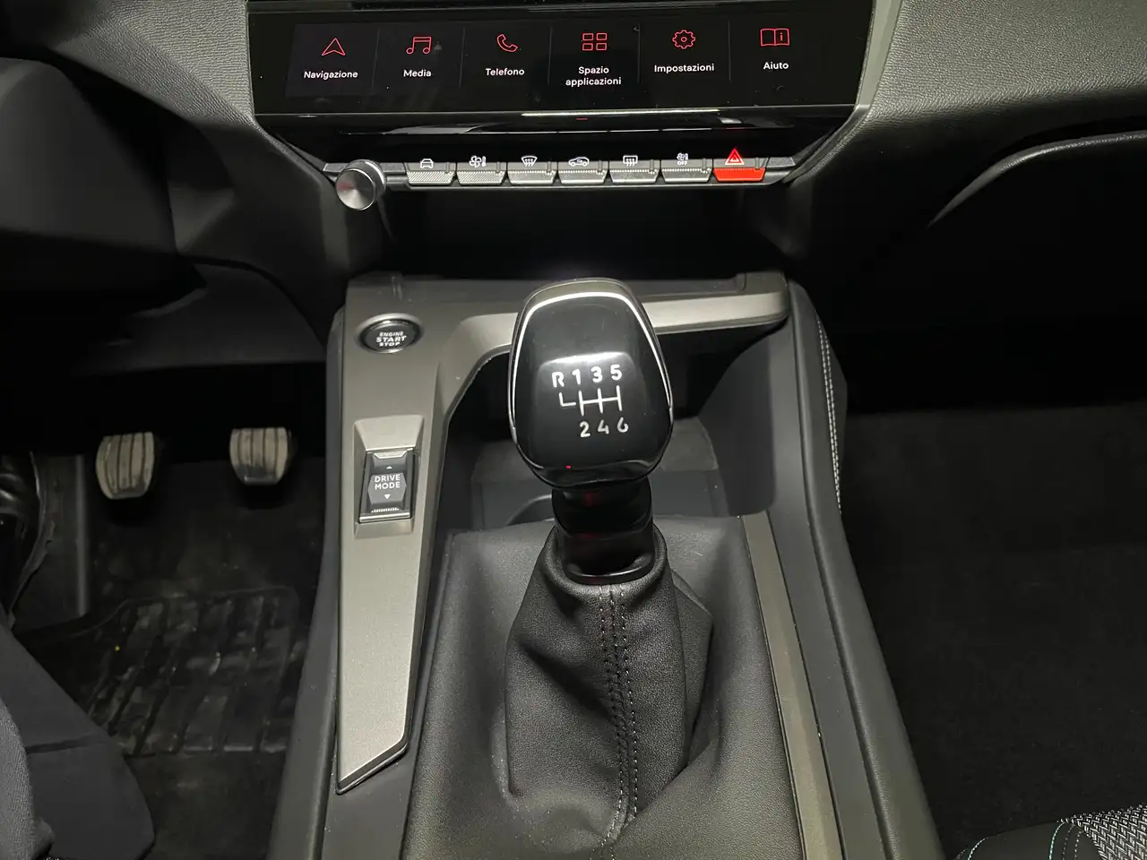 Peugeot 308 1.2 130cv Allure + Key Less + Navi + Telecamera 12