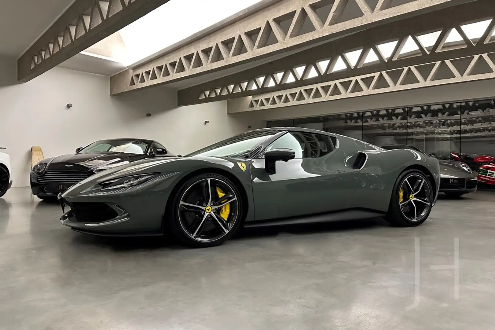 Ferrari 296 Grau - 1