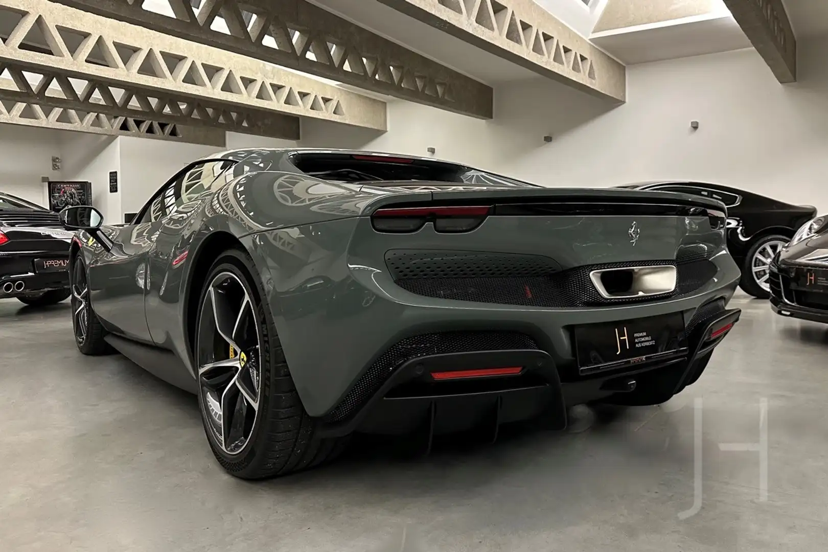 Ferrari 296 Grau - 2