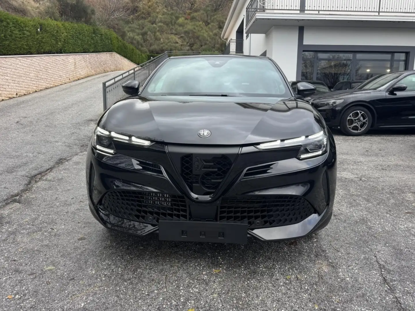 Alfa Romeo Junior 1.2 145 CV Hybrid eDCT6 Speciale Nero - 2