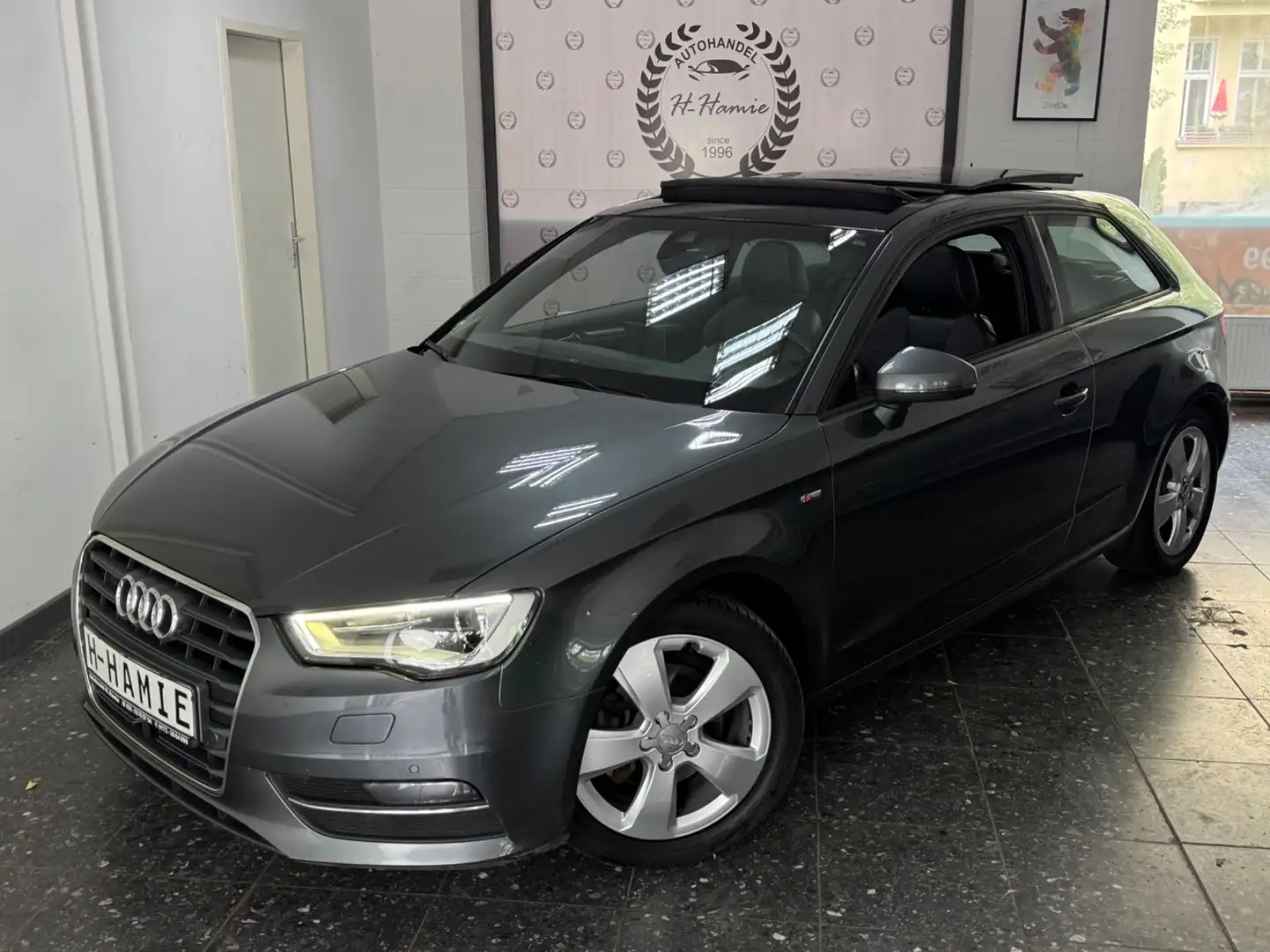 Audi A3 S-LINE AUTO PANO KEYLESS LED SP.SZ T-WINKEL. Gris - 1