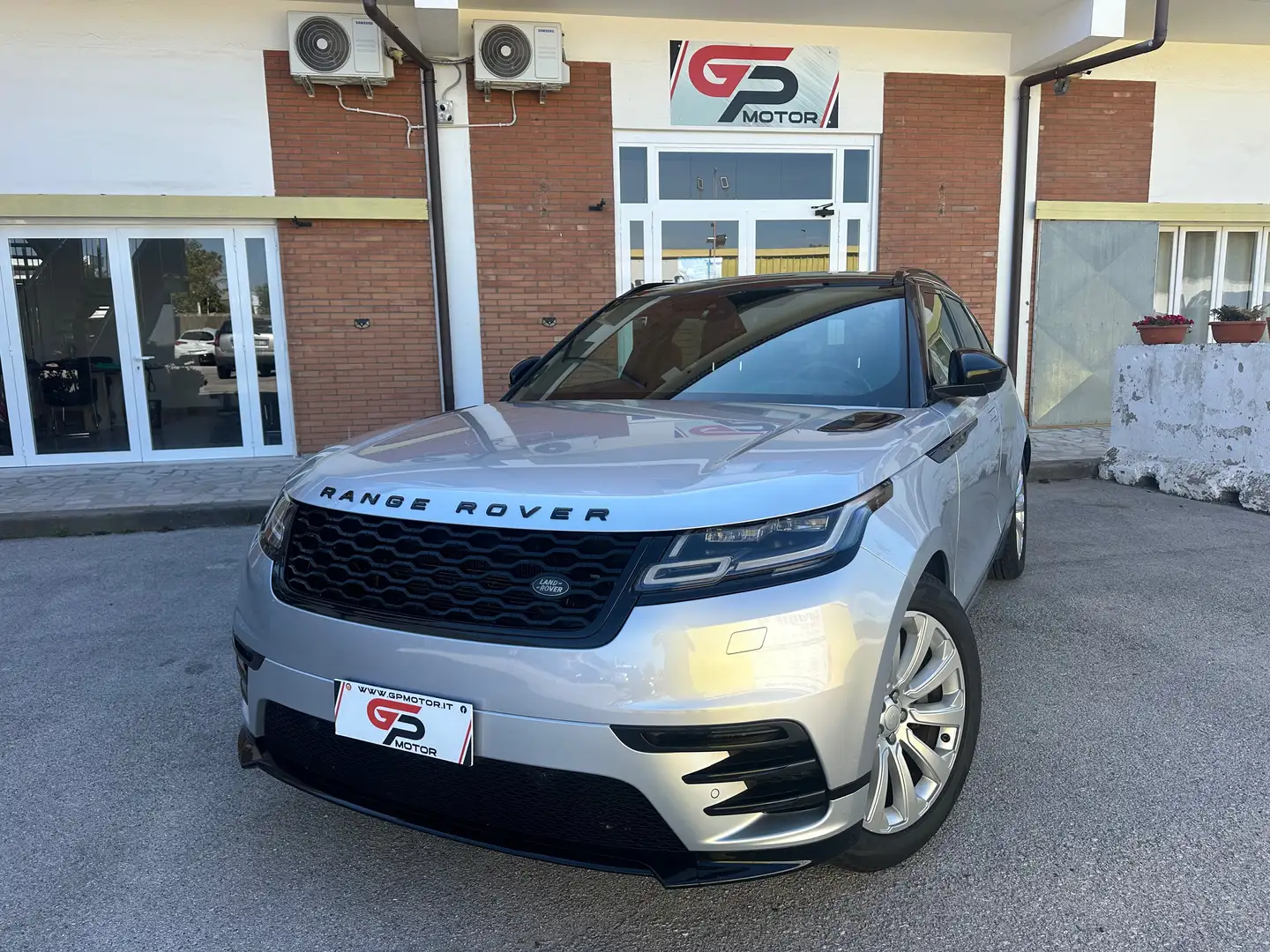 Land Rover Range Rover Velar 2.0*241CV*AUTOMATICO*NAVIGATORE*4X4*FULL OPTIONAL* Сірий - 1
