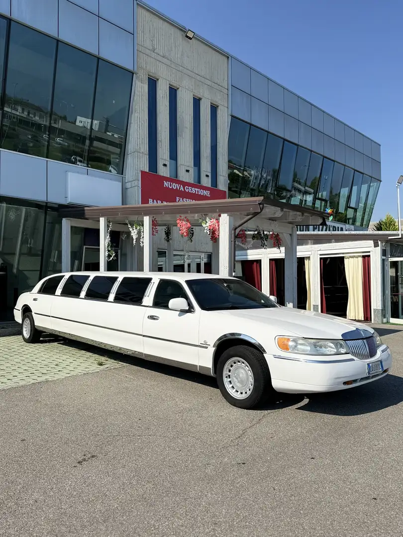 Lincoln Town Car Limousine 9 Posti Patente B - 1