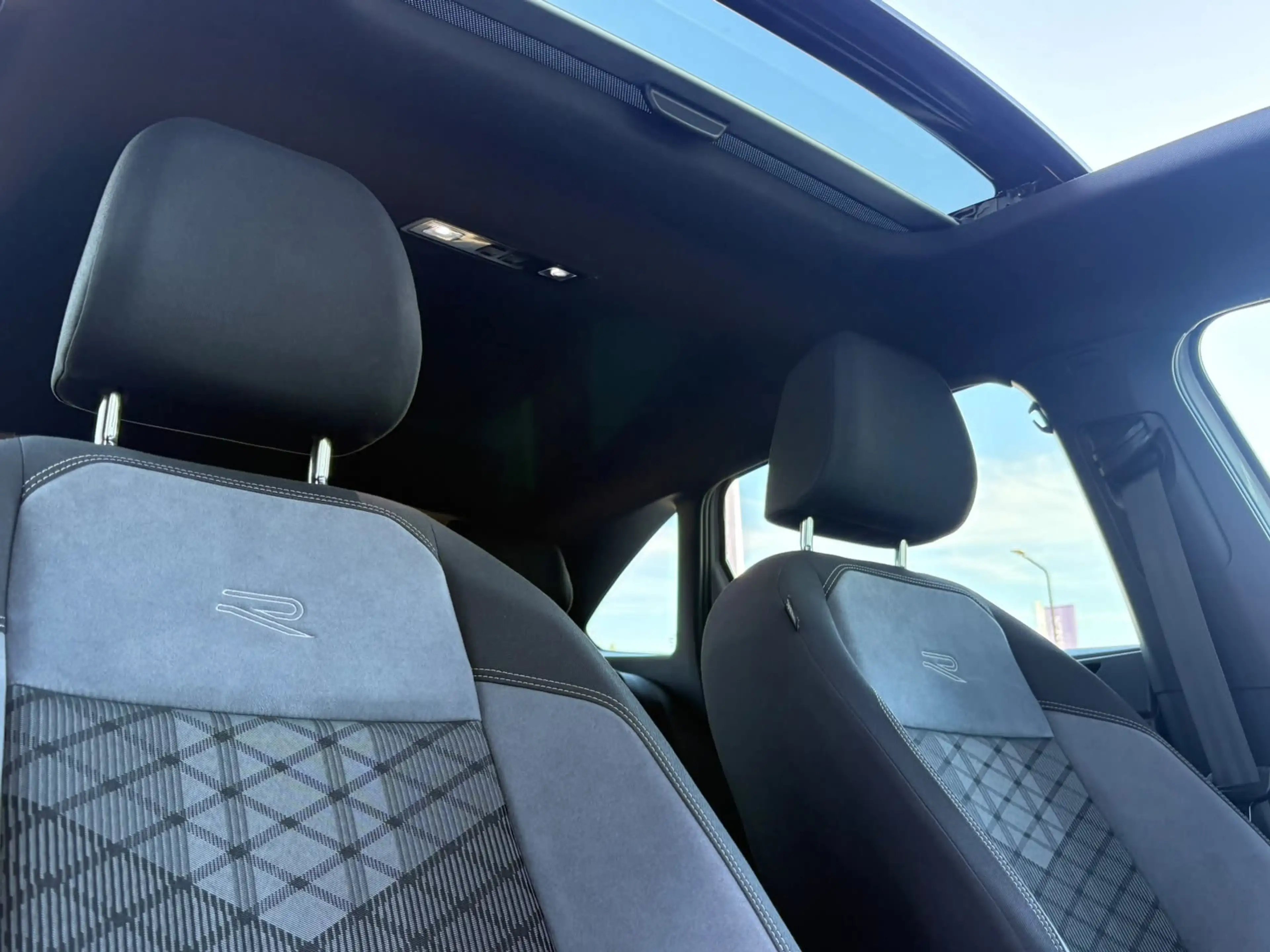 Volkswagen Taigo 1.0 TSI R-Line Business Automaat / Panoramadak / C — photo 45
